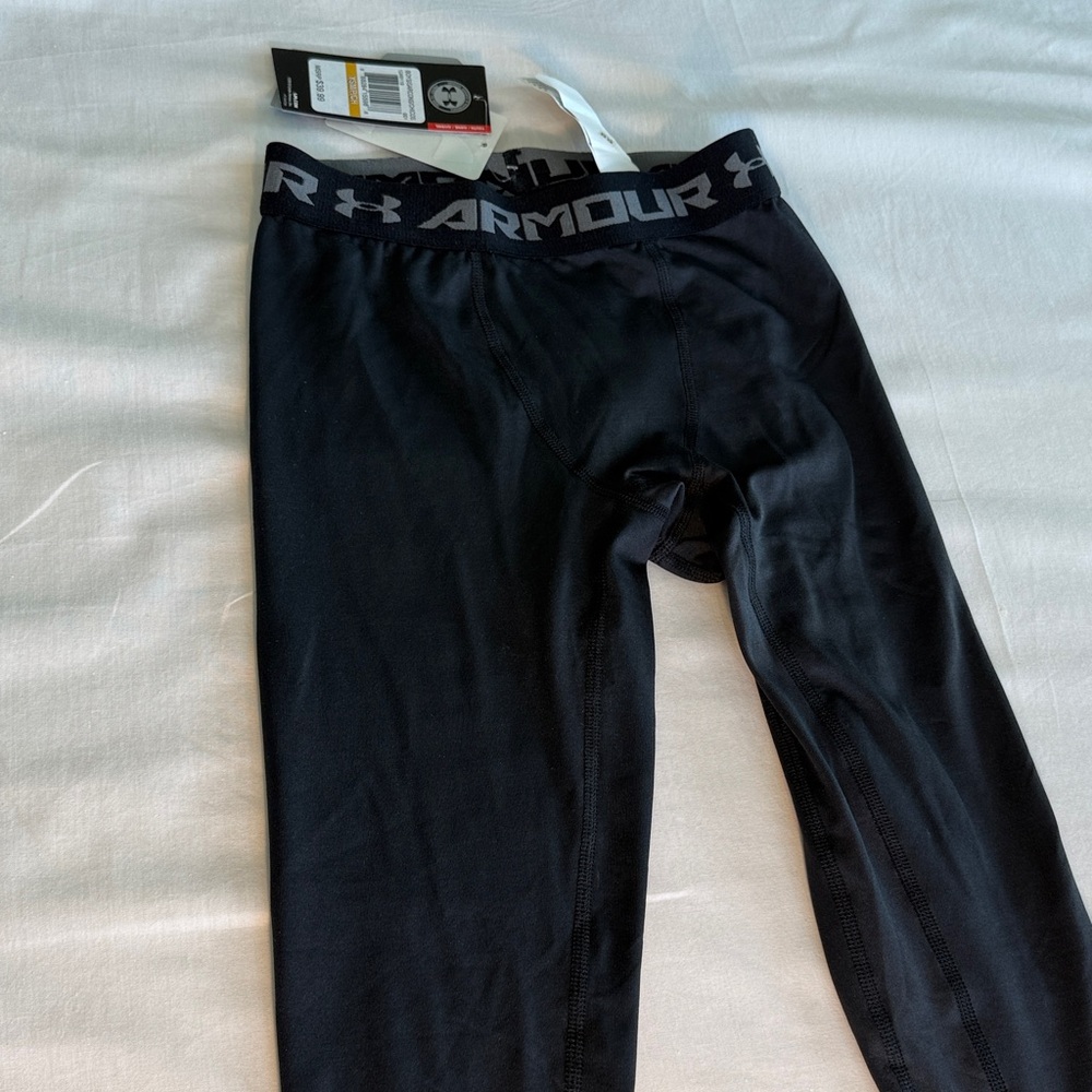 Under Armour Jet Black cold Gear Base Layer Leggings youth Small new with tags